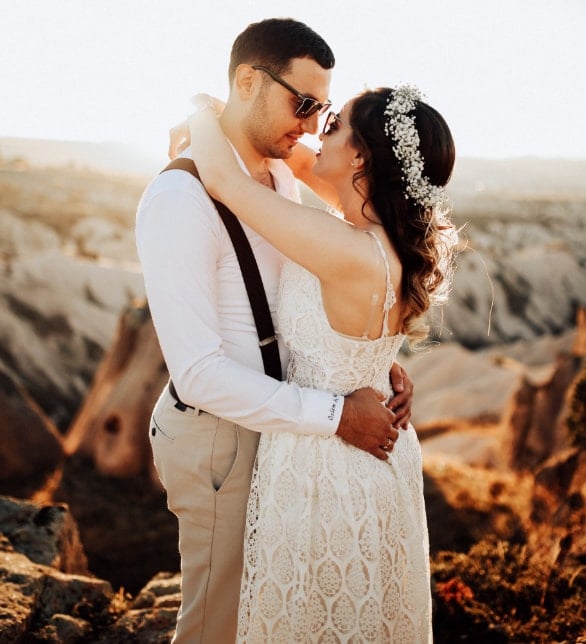 Newlyweds on rocks